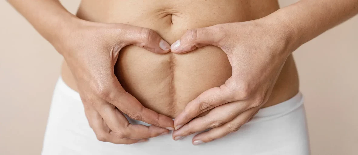 678f659233e241eabca82dcb_HEADER_close-up-hands-making-heart-shape